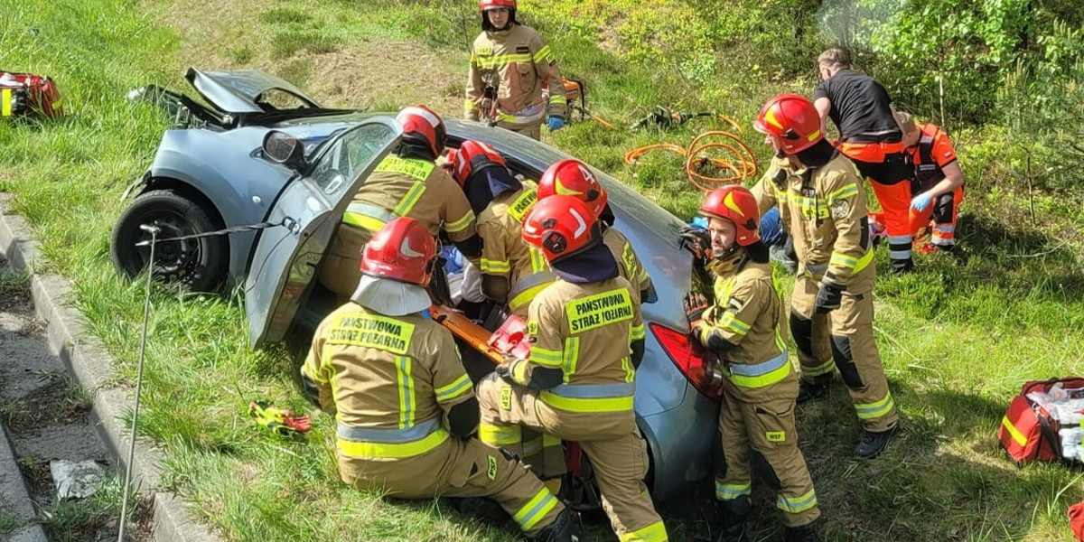Dramatyczna akcja ratunkowa po wypadku w Lublińcu. 