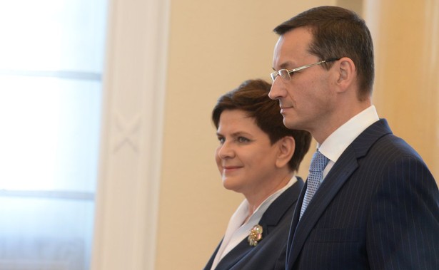 PiS, czyli Prezenty i Skubanko. Rząd dał wszystkim, komu teraz zabrać? Oto 7 OPCJI