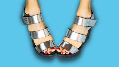 Masywne łydki, haluksy, krótkie nogi - jak dobrać idealne dla siebie sandałki?