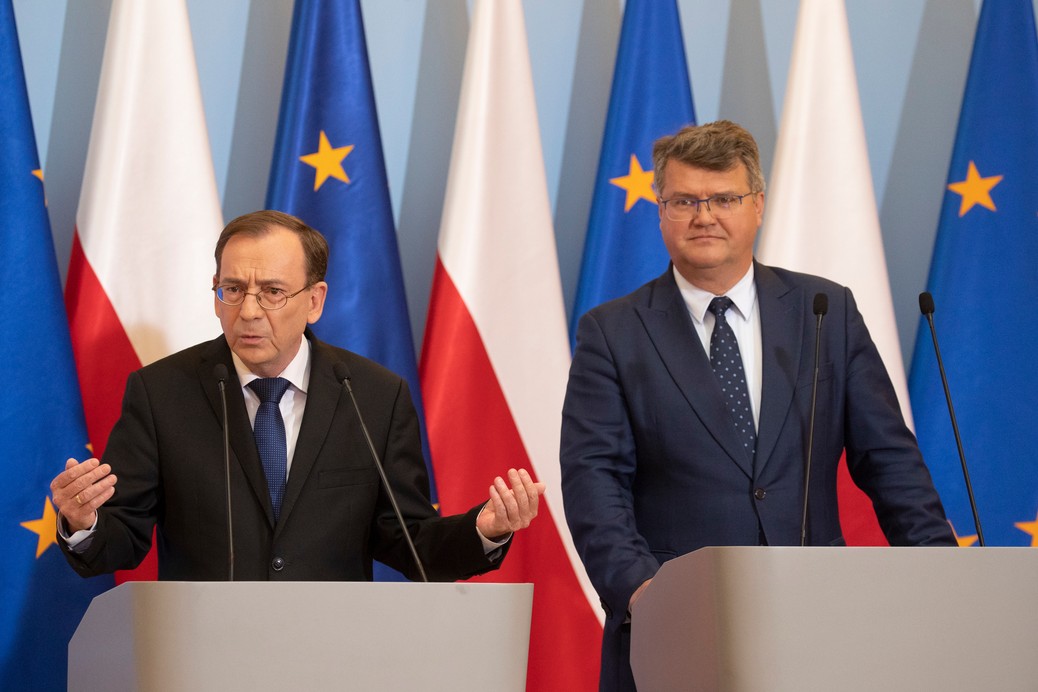 Minister spraw wewnętrznych i administracji Mariusz Kamiński i jego zastępca Maciej Wąsik