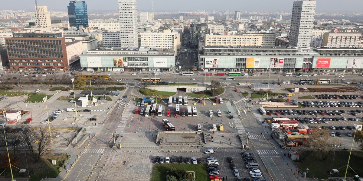 Plac Defilad jest największym placem w stolicy