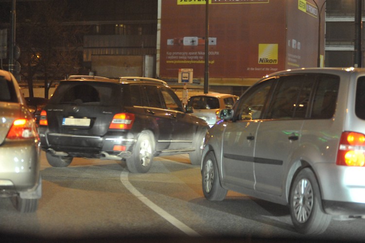 Adam Hofman za kierownicą