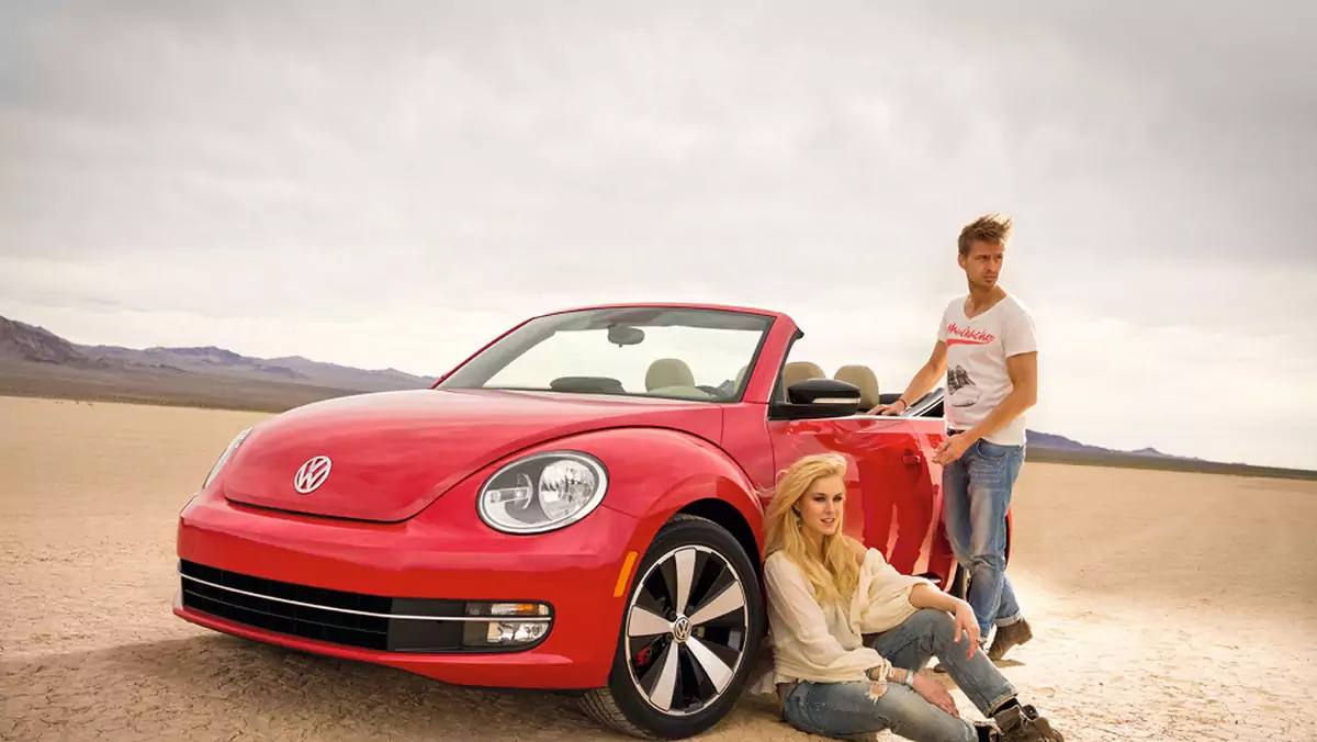 Volkswagen Beetle Cabriolet na wiosnę