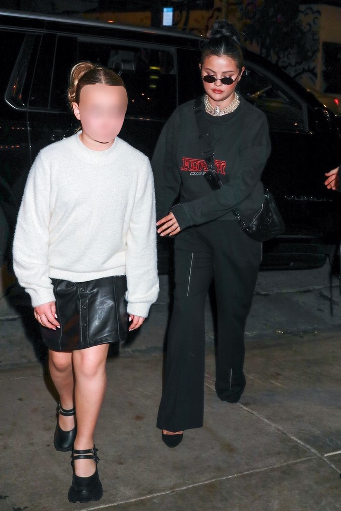 Selena Gomez sa polusestrom Grejsi foto: affinitypicture / BACKGRID/Backgrid USA