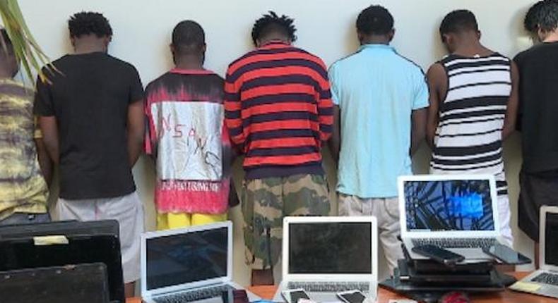 Cybercriminalité : 17 nigérians arrêtés à Mbao