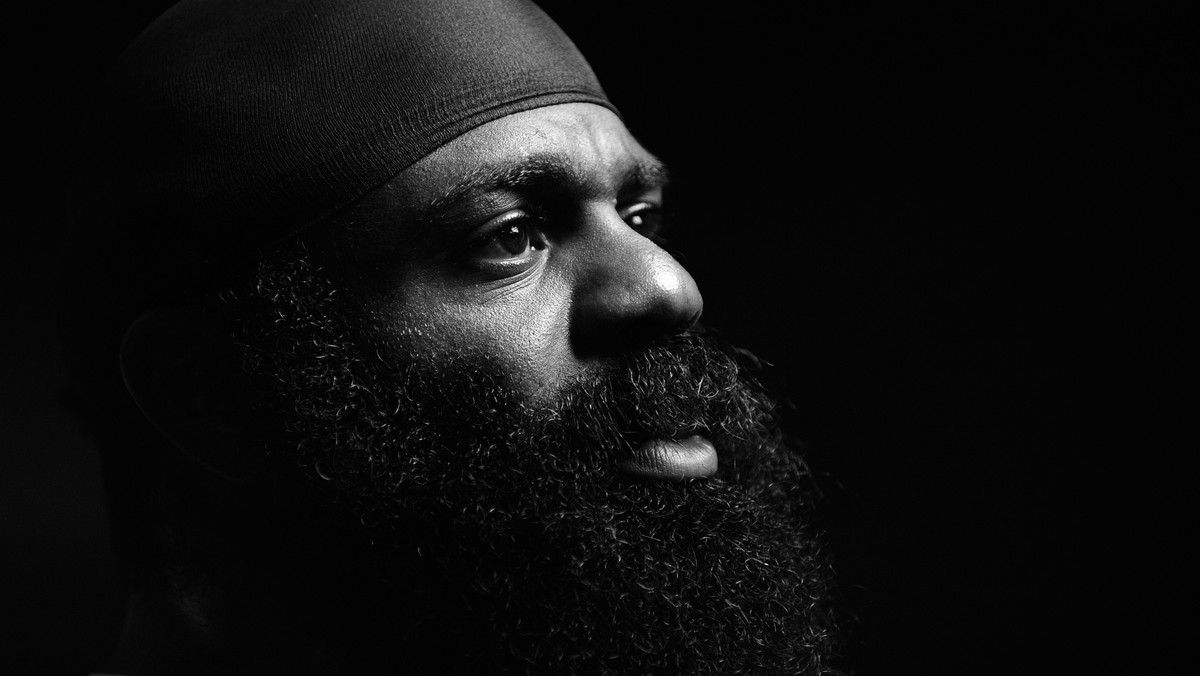 W wieku 42 lat zmarł Kimbo Slice, słynny uliczny wojownik, mający na koncie także występy na bokserskich ringu oraz arenach mieszanych sztuk walki - poinformował portal TMZ.com.