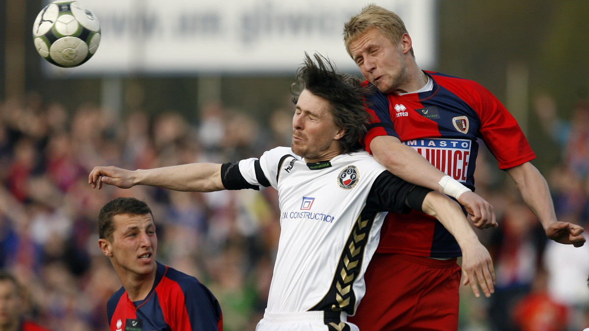 W zaległym spotkaniu 24. kolejki Ekstraklasy Piast Gliwice przegrał na własnym stadionie z Polonią Warszawa 0:2 (0:1).