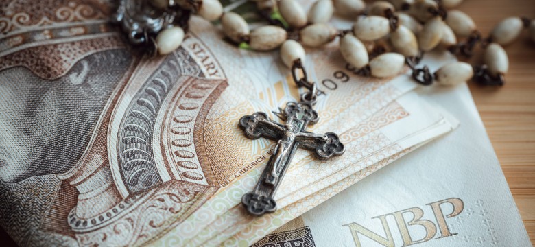 Ile dać na wypominki za zmarłych? Nie wszędzie to kwota "co łaska"