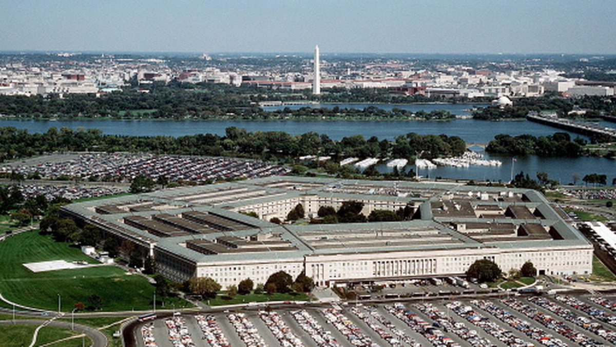 Rosyjscy hakerzy przełamali zabezpieczenia sieci komputerowej Pentagonu, który jest sercem armii USA - donoszą "Los Angeles Times" i "Daily Telegraph".