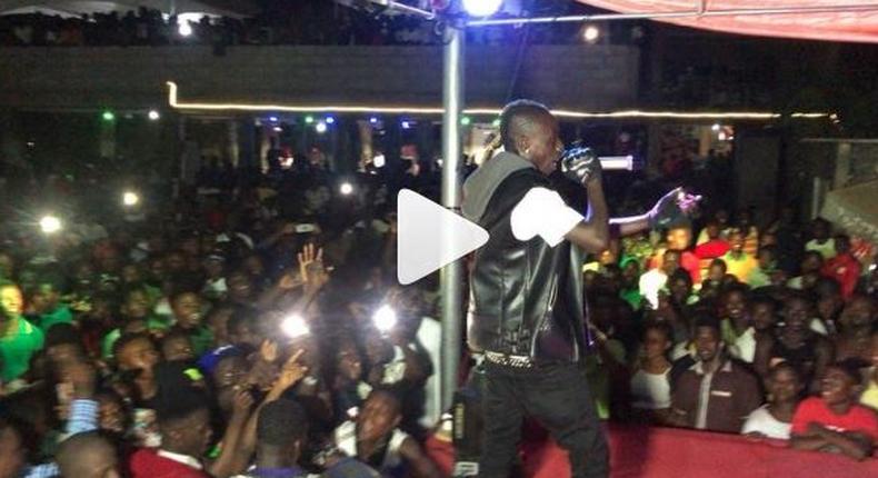 Patapaa forgets his skopatomana lyrics live on stage