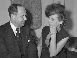 Leni Riefenstahl i Georg Gyssling podczas przyjęcia, w którym wzięło udział prawie stu gości, Los Angeles, 7 stycznia 1939 roku