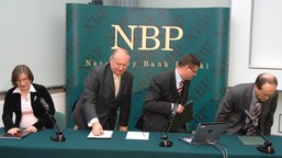 płace to element ryzyka, ale są przesłanki do cięcia stóp