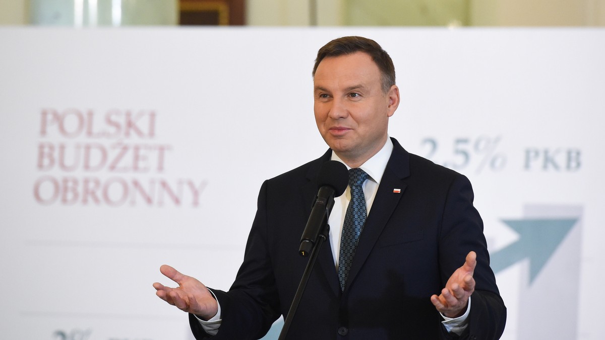 Prezydent Andrzej Duda podpisał dziś ustawę o rekompensacie za deputat węglowy - poinformował wiceminister energii Grzegorz Tobiszowski. To oznacza, że do końca tego roku 235 tys. górniczych emerytów i rencistów otrzyma od państwa 10 tys. złotych jednorazowej rekompensaty za utracony deputat.