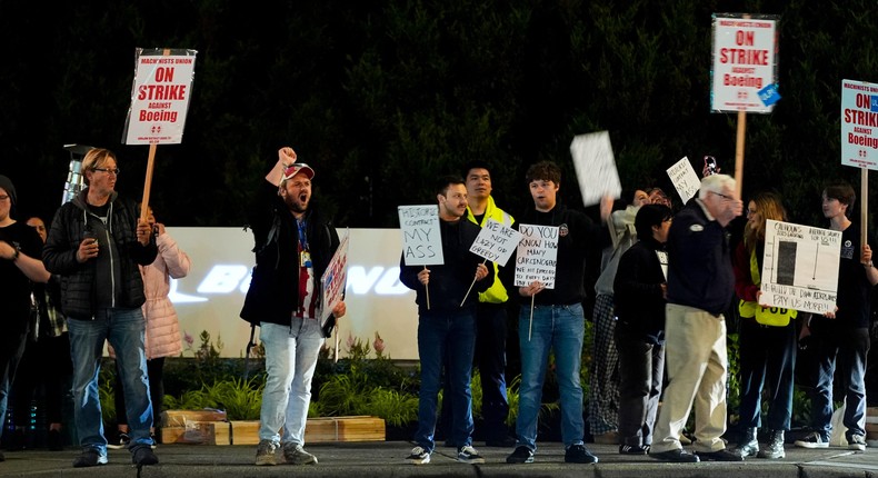 Boeing workers picket outside the aviation giant's Renton, Washington plant on Friday, September 13, 2024.Lindsey Wasson/AP Images