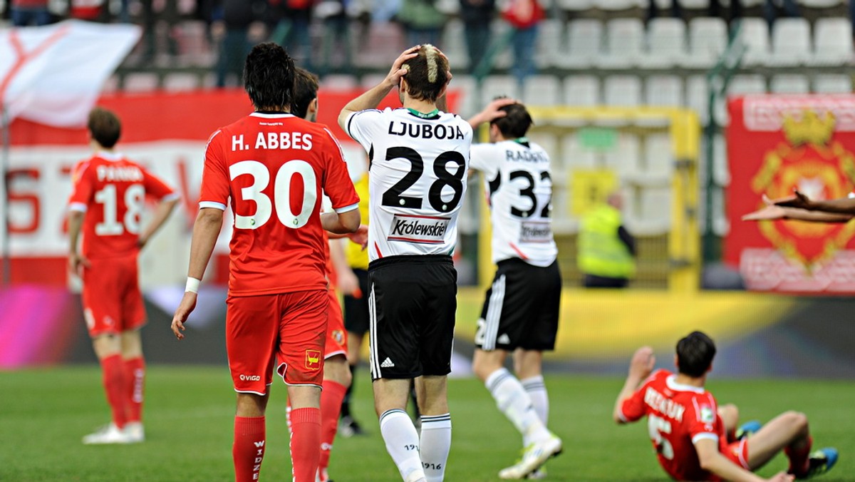 Klasyk Legia Warszawa - Widzew Łódź i jubileusz 400. występu w lidze Łukasza Surmy z Lechii Gdańsk - to najważniejsze wydarzenia 13. kolejki piłkarskiej ekstraklasy.