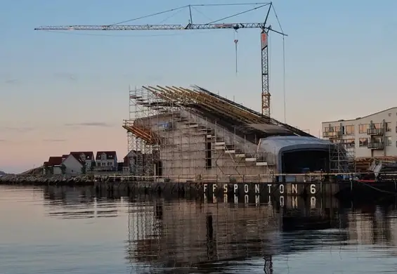 Budowa podwodnej restauracji "Under" w 40 sekund. To wideo zapiera dech w piersiach