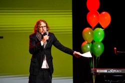 Szymon Majewski drwi z Edyty Górniak: Może ktoś ma w rodzinie Łokietka lub Jadwigę