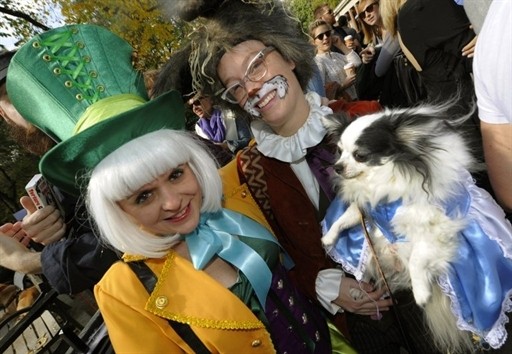 HALLOWEEN DOG PARADE US