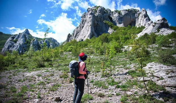 Planinarka na Velebitu - ilustracija