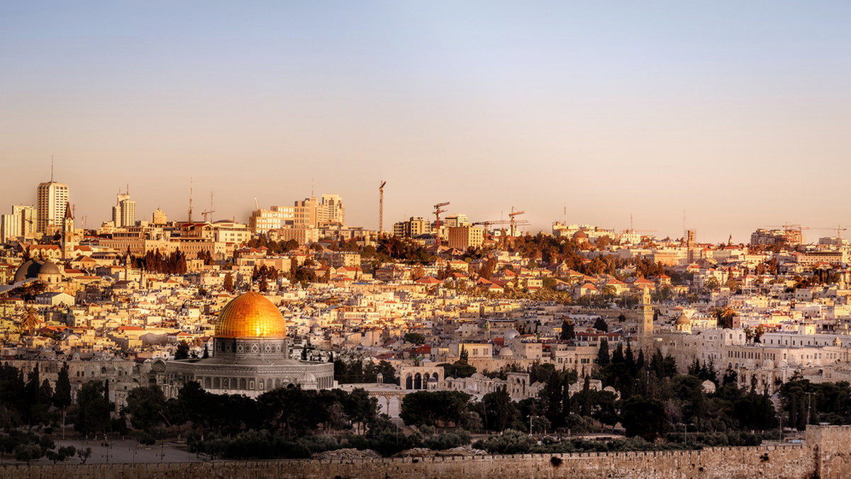 Prezydent USA Donald Trump ogłosi dziś decyzję o uznaniu Jerozolimy za stolicę Izraela – poinformował wczoraj późnym wieczorem czasu lokalnego Biały Dom.