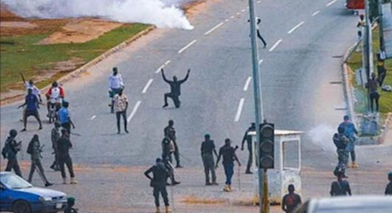 Police disperse protesters with tear gas/Photo used for illustration purposes. [TheNewsNigeria]