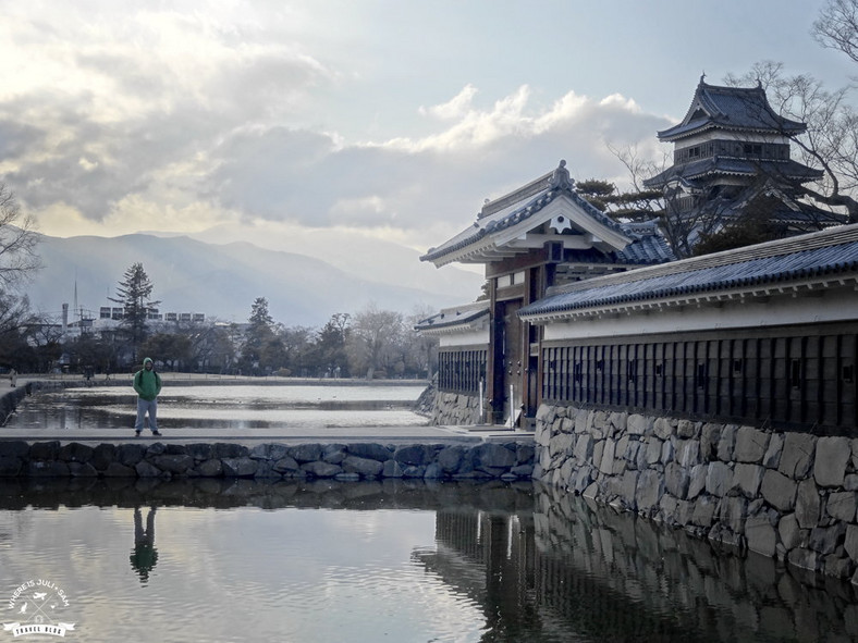 Zamek w Matsumoto to nie tylko architektura, ale także otoczenie, fot. whereisjuli.com