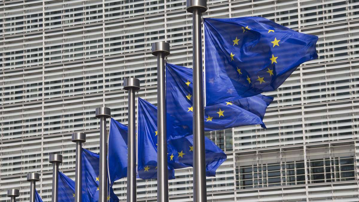 Państwa UE chcą, by firmom, które złamią przepisy o ochronie danych, groziła grzywna w wysokości do 1 mln euro albo 2 proc. rocznych obrotów. Tymczasem eurodeputowani żądają znacznie ostrzejszych kar - nawet do 100 mln euro albo 5 proc. rocznych obrotów firmy.