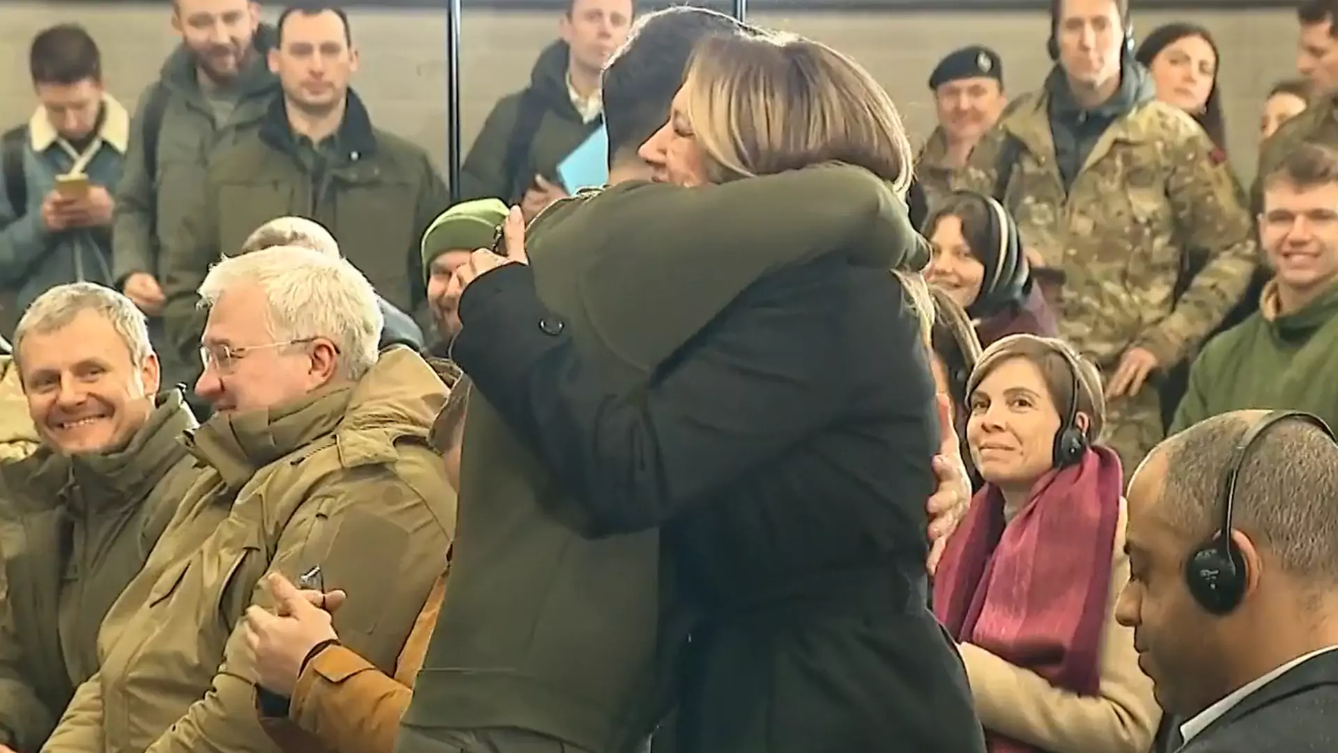Dziennikarka chciała przytulić Zełenskiego, ale myślała, że nie może. Prezydent się nie wahał