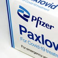 Tabletka na COVID-19. Pfizer twierdzi, że nowy lek będzie działać przeciwko Omikronowi