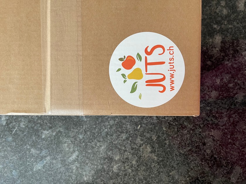L’entreprise suisse Juts livre à domicile des box à cuisiner remplies de produits frais, avec les recettes correspondantes.