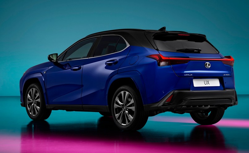 Nowy Lexus UX 300h