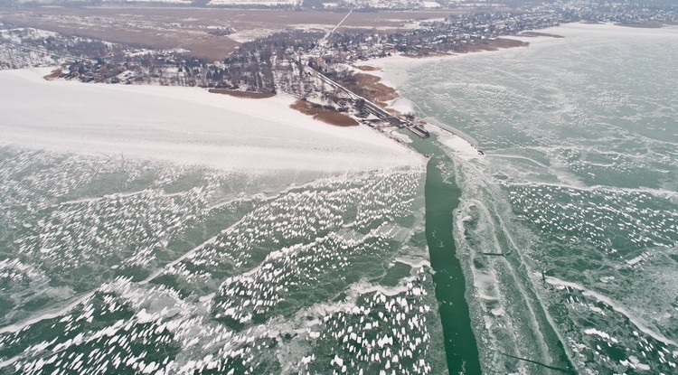 2-Radisics-Milan-Dronfoto-Legifoto-Jeg-Befagyott-CsodalatosBalaton-Hajozashu-Tihany-Komp