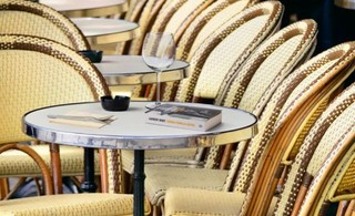 Mieszanka kryminału i filozoficznej farsy. „Siódma funkcja języka' Bineta