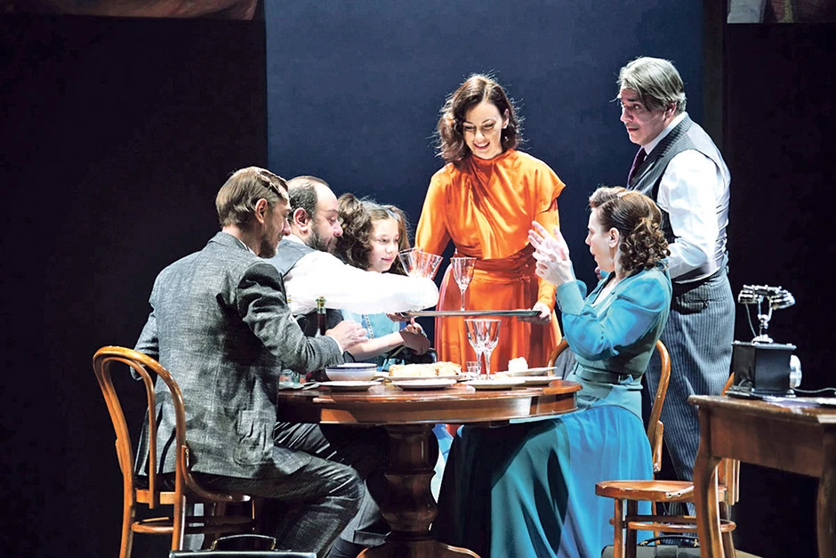 Jugoslovensko dramsko pozorište igralo "Pučinu" po tekstu Branislava Nušića, a u režiji Egona Savina