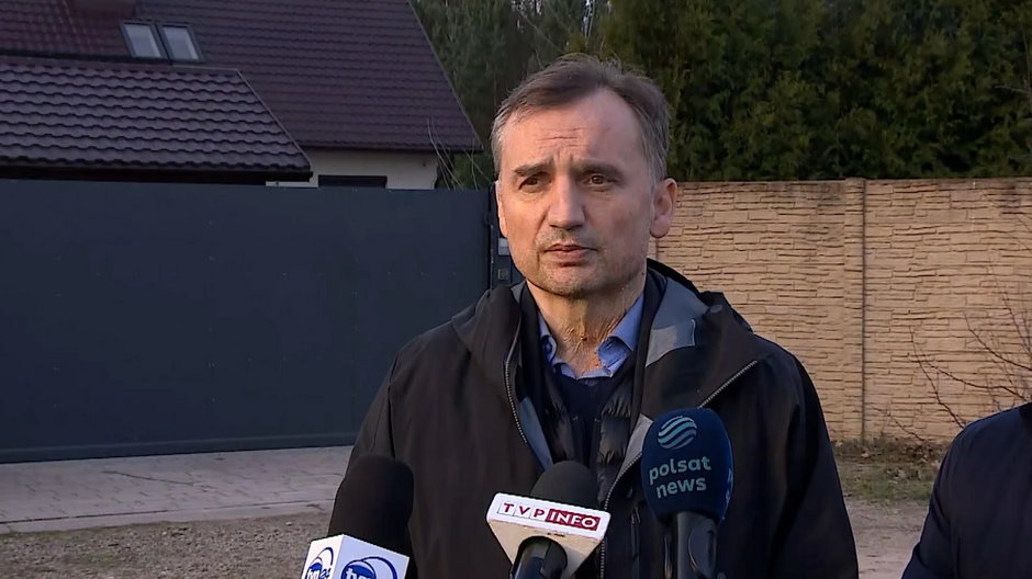 Zbigniew Ziobro spotkał się z dziennikarzami przed swoim domem