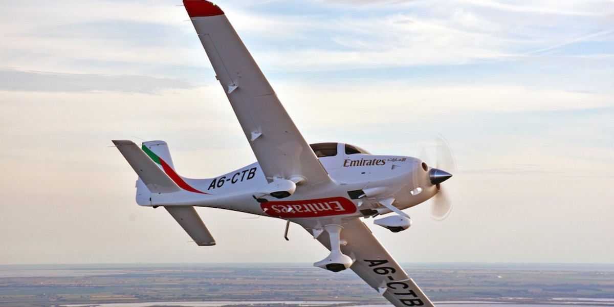 Cirrus SR22 G6 to samolot, na którym będą się szkolić kursanci Emirates Flight Training Academy