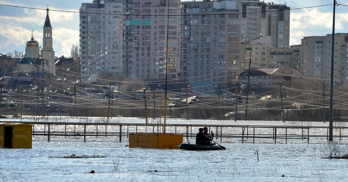 Presa rota en el río Tom en Rusia.  Otra zona que lucha contra los elementos.