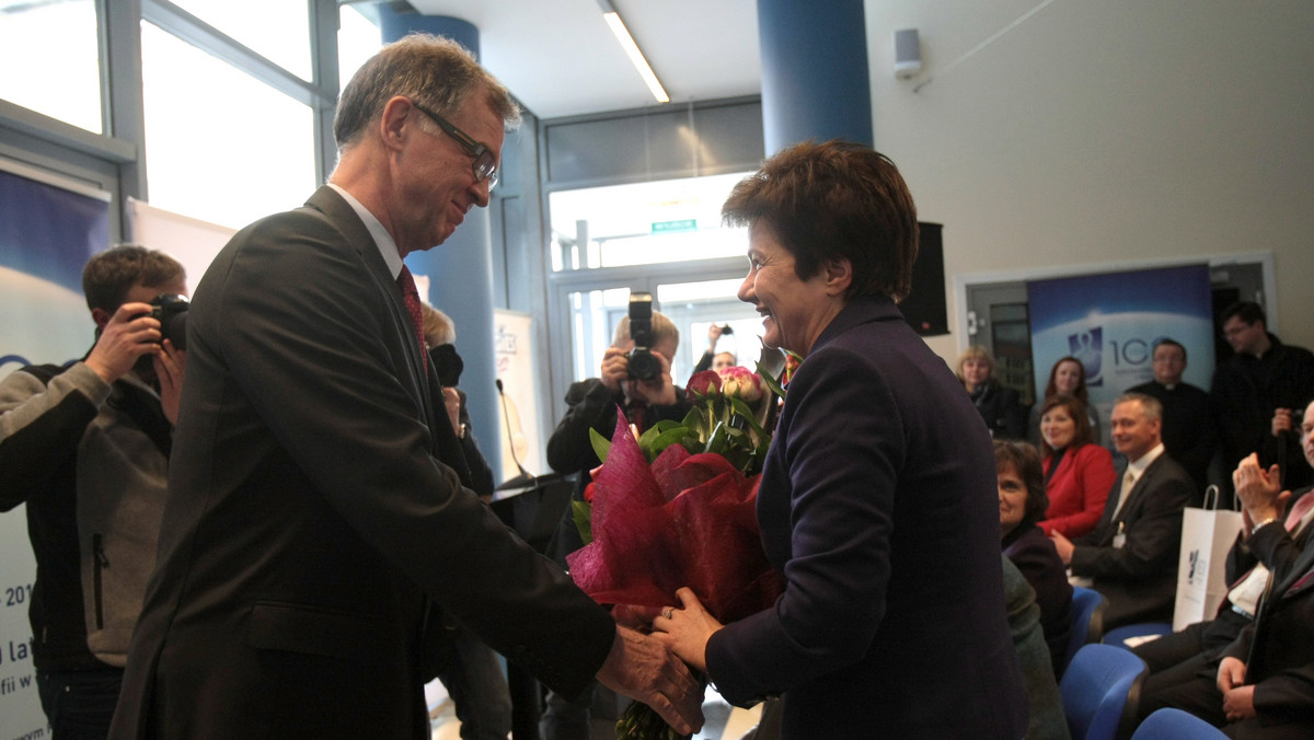 W piątek otwarto nowy budynek warszawskiego szpitala specjalistycznego im. św. Zofii. Znajduje się w tu m.in. blok porodowy, oddział intensywnej terapii noworodków, sale pobytowe. W tym roku placówka obchodzi jubileusz 100-lecia powstania.