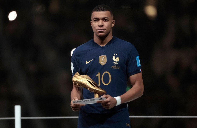 Kylian Mbappe with his golden boot.