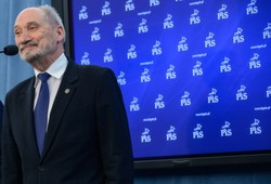 Siemoniak odpowiada Macierewiczowi. Kłótnia o śmigłowce