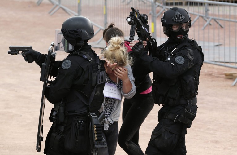 Nie tylko piłkarze trenują przed Euro 2016. Antyterroryści w pełnej gotowości