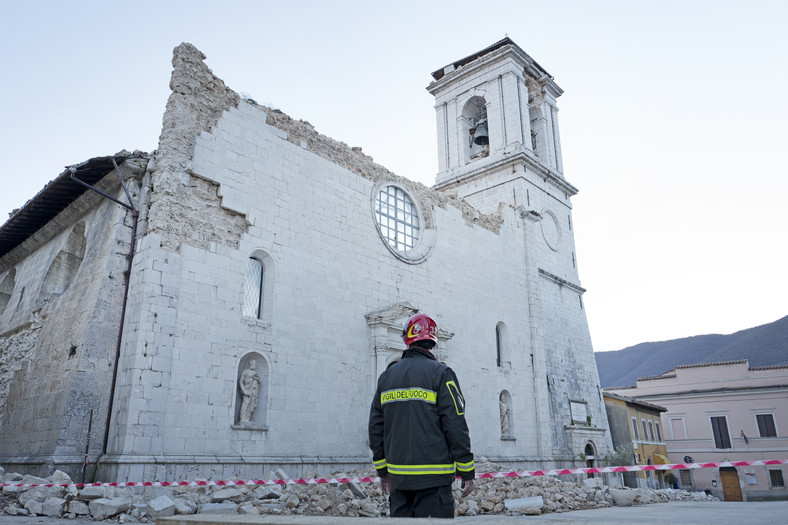 Zniszczona konkatedra Santa Maria Argentea