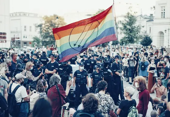 Rok po Tęczowej Nocy: w 97 proc. przypadków policjanci przekroczyli uprawnienia