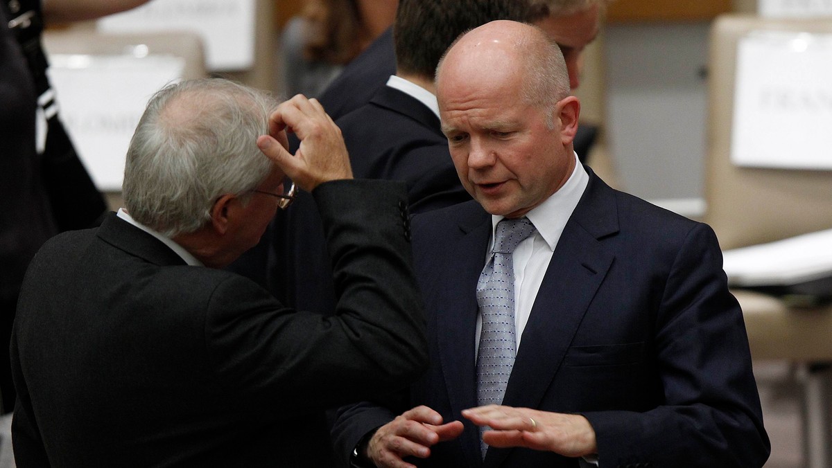 Wielka Brytania oficjalnie uznała nową syryjską koalicję opozycyjną - poinformował we wtorek szef brytyjskiej dyplomacji William Hague. Rezydująca w Kairze koalicja powitała to z zadowoleniem.