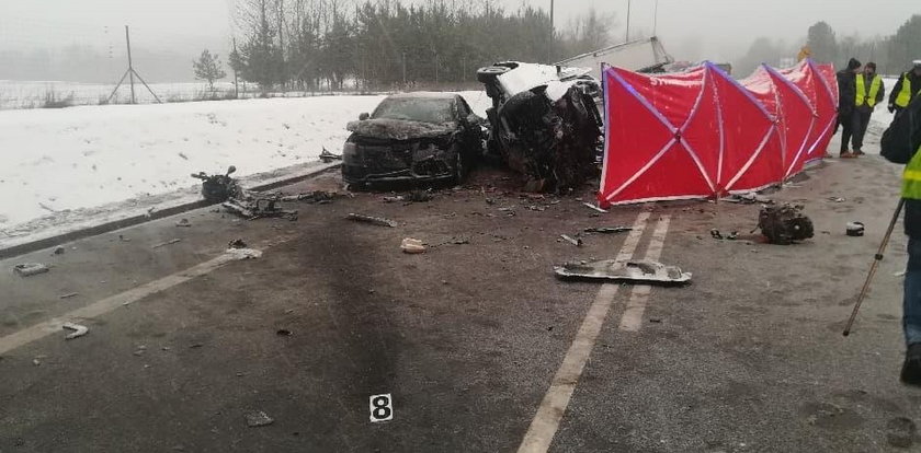Śmiertelny wypadek na Podlasiu. Bus zderzył się z tirem