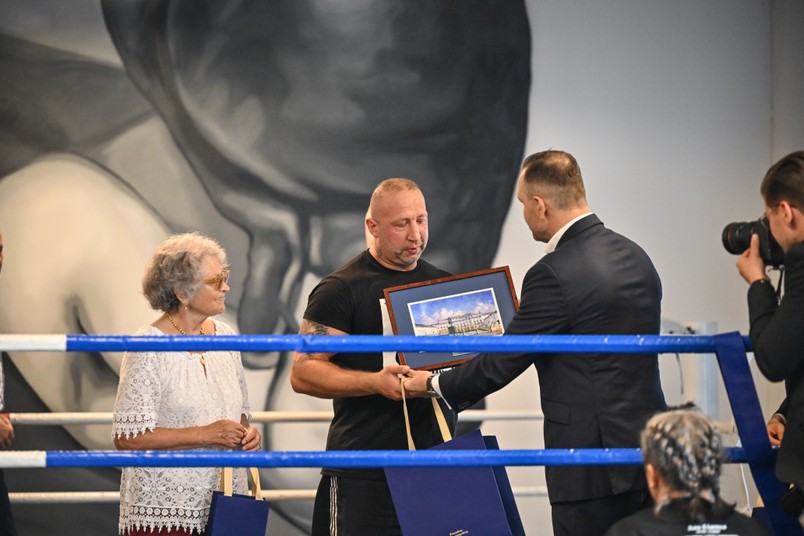 Prezydent Karol Nawrocki kilka dni po zaprzysiężeniu wszedł do ringu [FOTO]