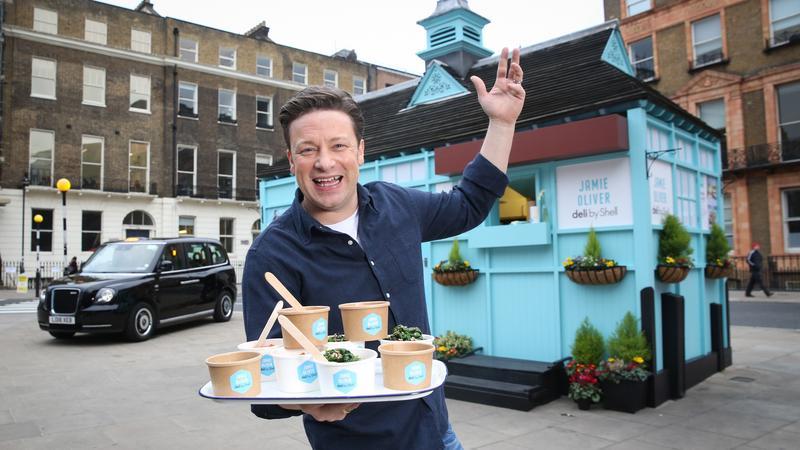 Csődbe vitte az éttermeit Jamie Oliver, de a magyar vendéglői maradnak -  Blikk