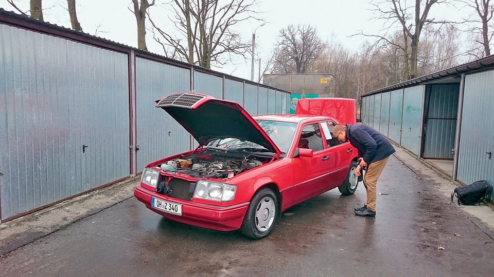 Auto z ogłoszenia Mercedes W124 jako obiekt spekulacyjny