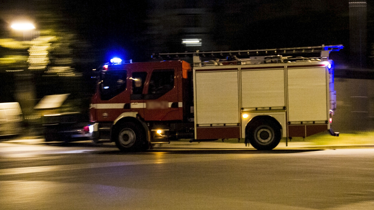 W nocy w budynku gospodarczym w Kazimierkowie wybuchł pożar. Trzy osoby, które przebywały wewnątrz, nie żyją.