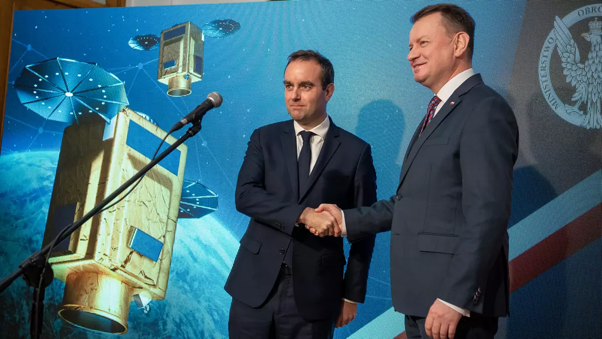 Satelity dla wojska polskiego. Od lewej: Sebastien Lecornu, minister obrony Francji, oraz Mariusz Błaszczak, minister obrony Polski